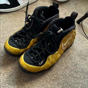 Nike Air Foamposites Pro “Metallic Gold”